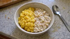 Hrachové pulmentum naruby: syté jídlo ze žlutého hrachu a ječné krupice krok za krokem