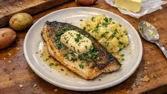 Kapr na pánvi s kmínovým máslem: jednoduchý recept i se svěžím bramborovým salátem