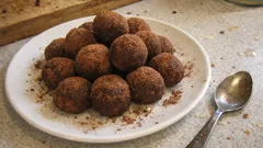 Nepečené mandlové kuličky s marcipánem – hotové za chvíli a bez trouby