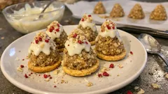 Ořechové stromečky bez pečení: vánoční cukroví s rumem a bílou čokoládou