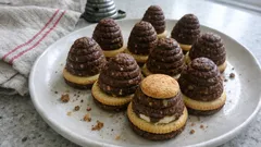 Vosí hnízda (včelí úly) bez pečení: vláčné těsto a jemný máslový krém