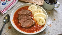 Rajská omáčka s vařeným hovězím: jemná, hladká a bez zbytečné kyselosti