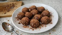 Nepečené mandlové kuličky s marcipánem – hotové za chvíli, bez trouby