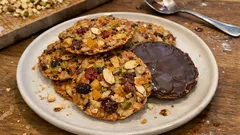 Křupavé florentýnky z ořechové směsi: jednoduchý postup s čokoládou