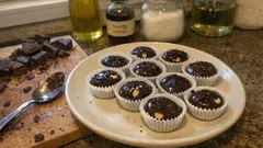 Vanilkové pralinky z hořké čokolády: hotové za chvíli ve vodní lázni