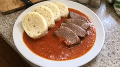 Rajská omáčka s vařeným hovězím: poctivý recept s knedlíkem jako od babičky