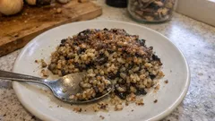 Štědrovečerní kuba z krup a hub: šťavnatý trik s tekutinou a křupavá kůrčička