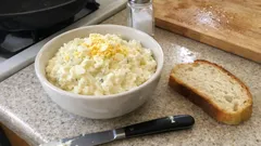 Bramborovo-vajíčková pomazánka na chlebíčky: krémová, s hořčicí a cibulkou