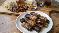 Fíkové kostky bez pečení: voňavé vánoční cukroví s rumem a čokoládou