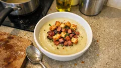 Celerový krém se smetanou a uzeným: hebká polévka, která zahřeje