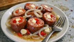 Utopenci se sýrem a paprikou: vyvážený nálev a šťavnatý výsledek