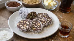 Vánoční nepečená roláda (vánoční salám): jednoduché cukroví bez trouby