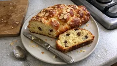 Kynutá vánočka s rozinkami: vláčná díky 3hodinovému kynutí