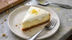 Pečený cheesecake se sušenkovým korpusem: krémový, pevný a krásně se krájí