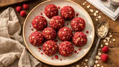 Nepečené malinové kuličky z ovesných vloček