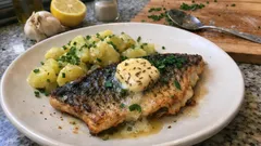 Kapr na pánvi s kmínovým máslem a bramborovým salátem bez majonézy