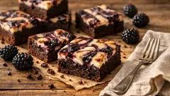 Brownies s ostružinovým pyré a sýrovým krémem