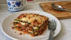Cuketové lasagne bez těstovin: jak je udělat pevné a nevodnaté