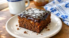 Nadýchaný hrnečkový perník na plech: hotový bez váhy a za pár minut práce