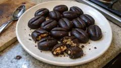 Nepečená kávová zrna: rychlé cukroví s oříškem a hořkou čokoládou