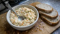 Celerová pomazánka na chlebíčky: rychlá, sytá a krásně šťavnatá