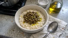 Ječná kaše s čočkou: sytý, krémový oběd z pár surovin (bez masa)