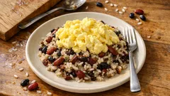Gallo pinto po karibsku: jednoduchá rýže s fazolemi a krémovými vejci
