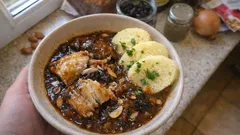 Staročeský kapr ve švestkové omáčce: sváteční varianta bez smažení