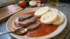 Rajská omáčka s vařeným hovězím: poctivý recept jako od babičky