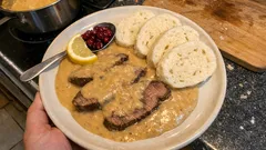 Svíčková na smetaně krok za krokem: omáčka hladká a vyvážená jako z hospody