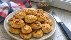 Pagáčky z cottage sýra: měkké slané pečivo, které zvládnete bez kynutí