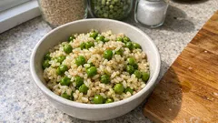 Riži‑piži z hnědé rýže a hrachu: jednoduché jídlo, které zasytí