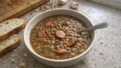 Poctivá čočková polévka s párkem: zahuštěná jíškou, krásně zasytí