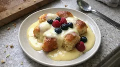 Buchtičky s krémem jako ze školní jídelny: nadýchané a přelité vanilkou