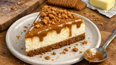 Lotus cheesecake s tvarohem a mascarpone: krémový dort na sušenkovém korpusu