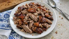 Kachna bez práce: pomalé pečení, po kterém je maso měkké a kůže křupavá