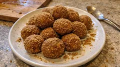 Medové nepečené kuličky ze zbytků perníčků: hotové rychle, krásně vláčné