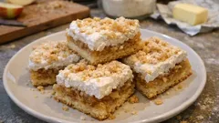 Hraběnčiny řezy na plech: křehké těsto, jablka a sníh, který drží tvar