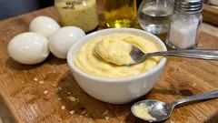 Domácí majonéza z vařených vajec: hotová za pár minut a bez syrových žloutků