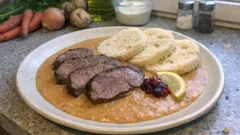 Svíčková na smetaně poctivě: hladká omáčka a maso, které se rozpadá