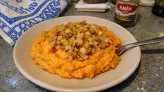 Batátové pyré s orestovanou cibulkou: krémová příloha, která ladí skoro ke všemu