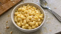 Mac & Cheese po domácku: krémová sýrová omáčka z jíšky, která se nesrazí