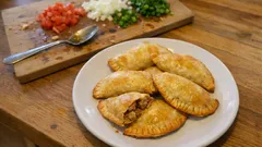 Domácí empanadas s vepřovým: křehké těsto a šťavnatá náplň, co nevyteče