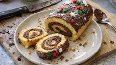 Vánoční piškotová roláda s čokoládovým krémem: vypadá slavnostně, zvládnete ji snadno