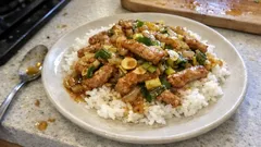 Vepřové nudličky na pórku s česnekem: rychlá pánevní minutka se šťávou