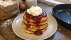 Extra rychlé nekynuté lívance z hrnku: těsto promícháte a hned smažíte