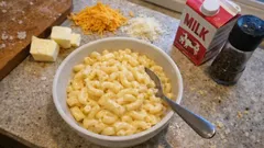 Mac & Cheese s cheddarem a Grana Padano: krémové makarony, které se nesrazí