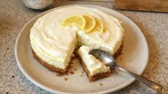 Pečený cheesecake se sušenkovým korpusem – krémový a hladký i na první pokus