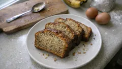 Vláčný banánový chlebíček z přezrálých banánů: hotový za pár minut