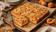 Meruňkový koláč s křupavou kokosovou drobenkou